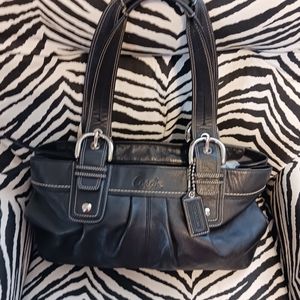 EUC COACH SOHO Shoulder bag top zip. Please see all pics. F13732